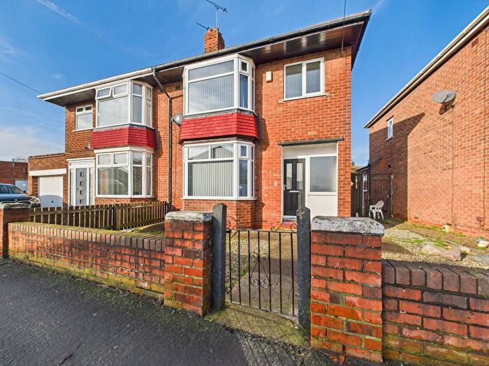 3 Bedroom Semi Detached House For Sale In Sutton House Road, HU8