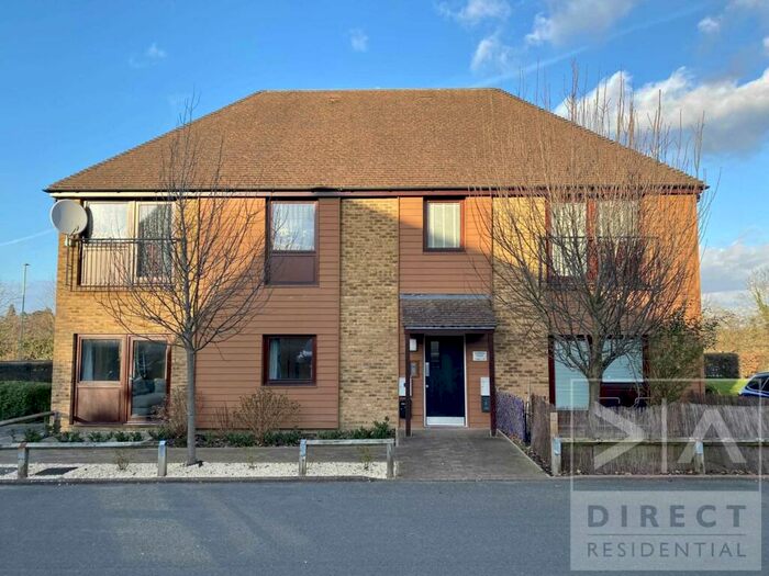 2 Bedroom Flat To Rent In Garnham House, Pelman Way, Epsom, Surrey, KT19