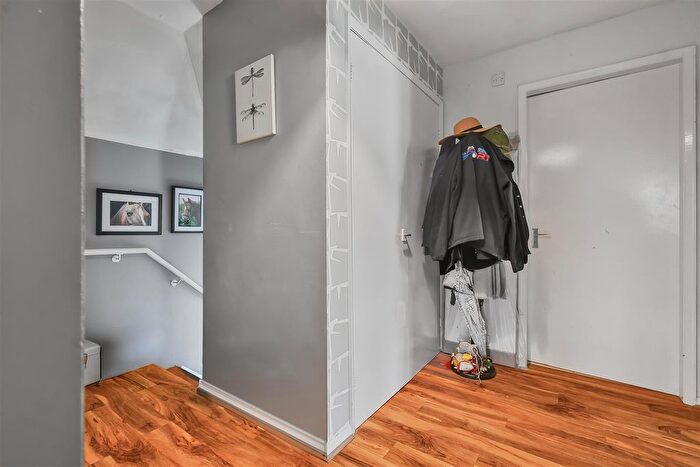 2 Bedroom Flat For Sale In Conifer Close, New Earswick, York, YO32