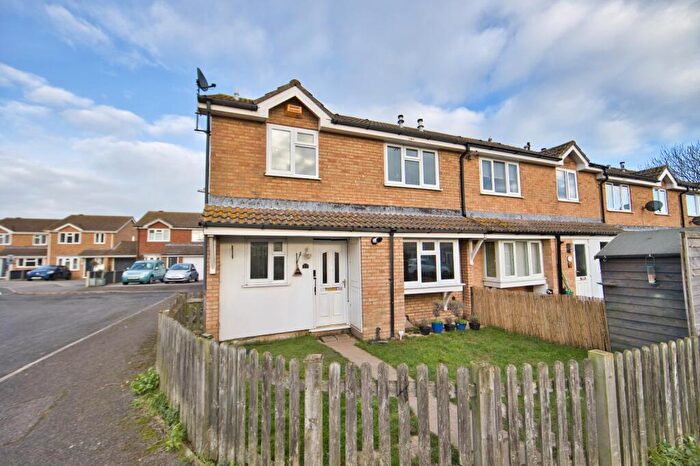 2 Bedroom End Of Terrace House For Sale In Roman Close, Deal, Kent, CT14