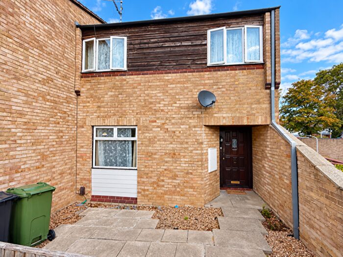 2 Bedroom House To Rent In Malgraves Place, Basildon, SS13