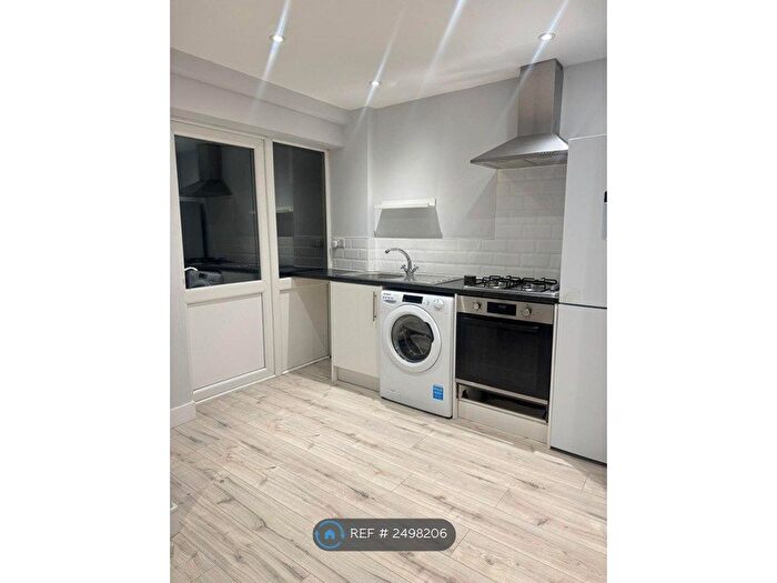 1 Bedroom Flat To Rent In East Thorpe, Basildon, SS14