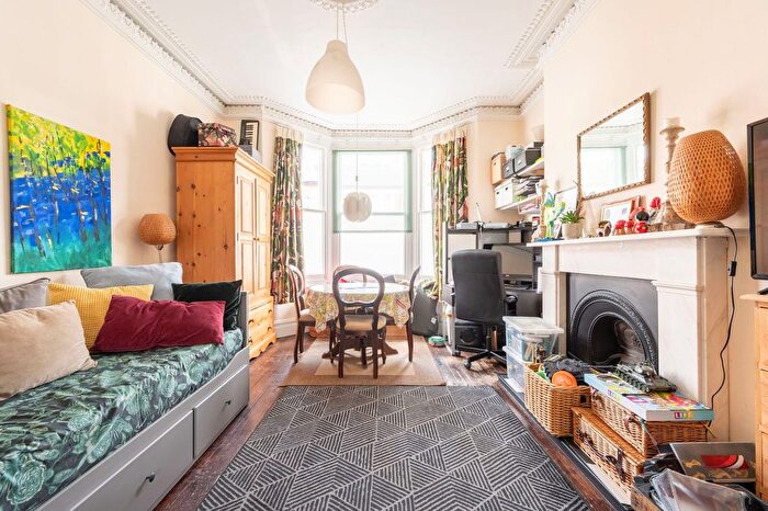 1 Bedroom Flat To Rent In Fernside Road, Balham, London, SW12