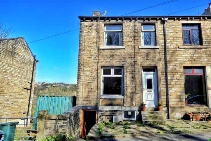 2 Bedroom Property To Rent In Whiteley Street, Huddersfield, HD3