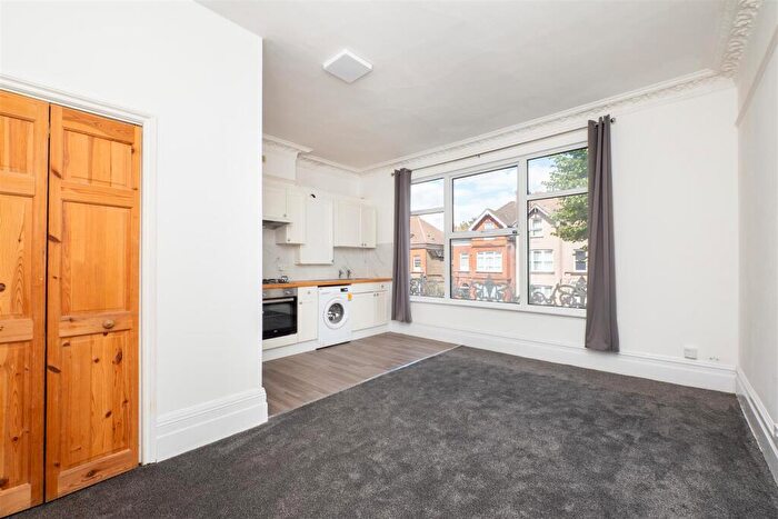 1 Bedroom Flat For Sale In St. James Road, Sutton, SM1