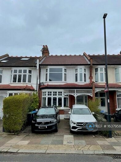 2 Bedroom Flat To Rent In Palmers Green, London, N13