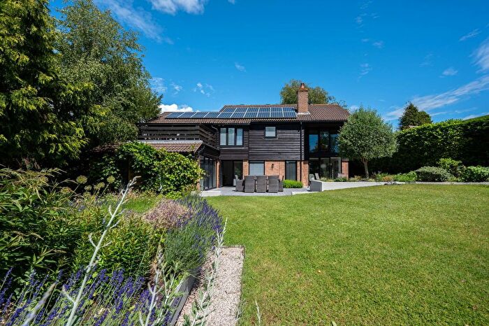 4 Bedroom Detached House To Rent In Heymede, Leatherhead, KT22