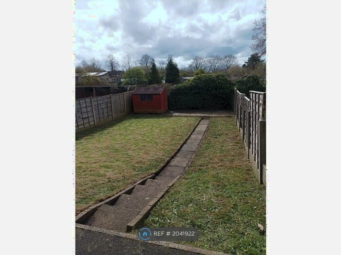 3 Bedroom Semi-Detached House To Rent In Glenside Avenue, Manchester, M18