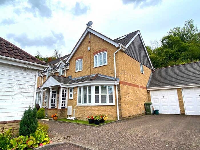 3 Bedroom End Of Terrace House For Sale In Foxwood Grove, Pratts Bottom, BR6
