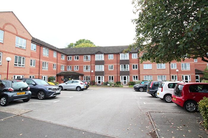 2 Bedroom Flat For Sale In Ashdene Gardens, Kenilworth, Warwickshire, CV8