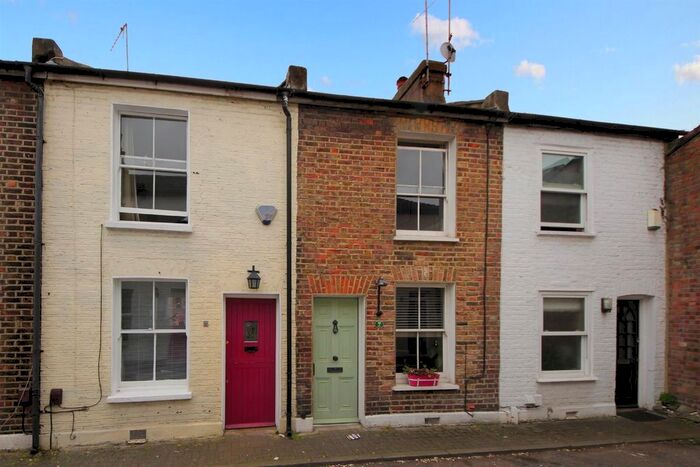 2 Bedroom Cottage To Rent In St. Helens Road, London, W13