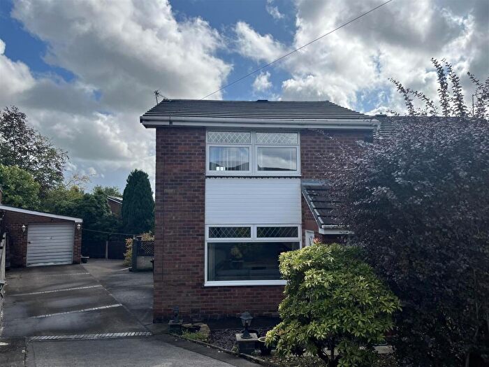 3 Bedroom Semi-Detached House For Sale In Conway Drive, Stalybridge, SK15