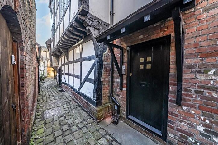 3 Bedroom Flat For Sale In St. Johns Alley, Devizes, SN10