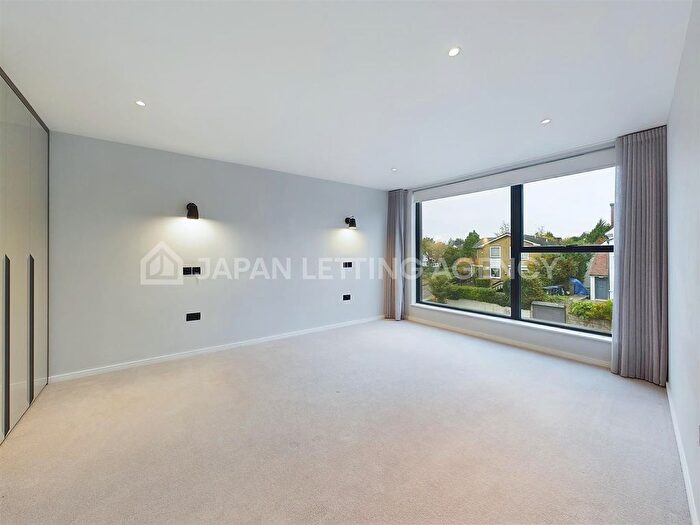5 Bedroom Semi-Detached House To Rent In The Vale, London, NW11