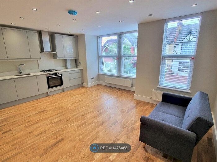 3 Bedroom Flat To Rent In Moyser Road, London, SW16