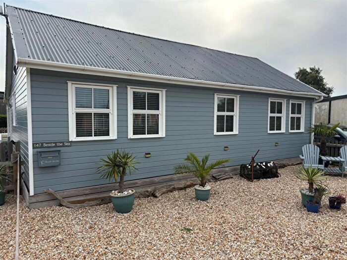 4 Bedroom Chalet For Sale In Main Road, Humberston Fitties, Humberston, Grimsby, N.E. Lincs, DN36