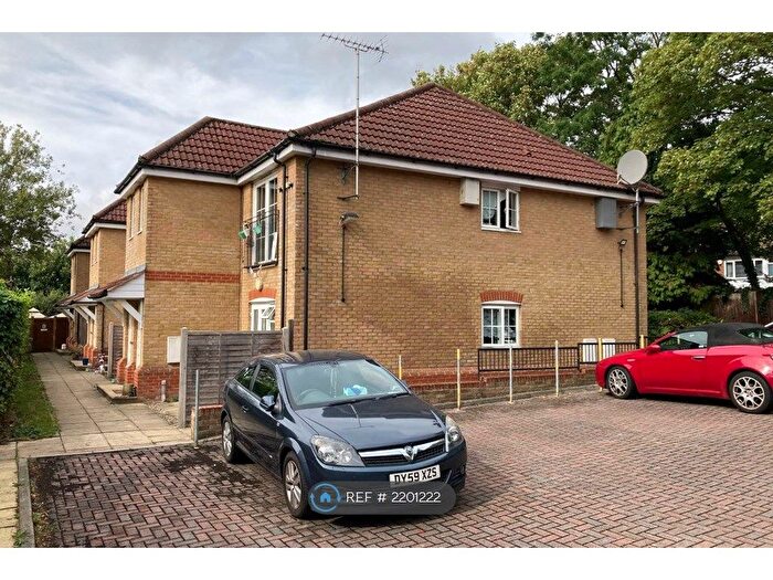 Studio To Rent In Wensleydale, Luton, LU2