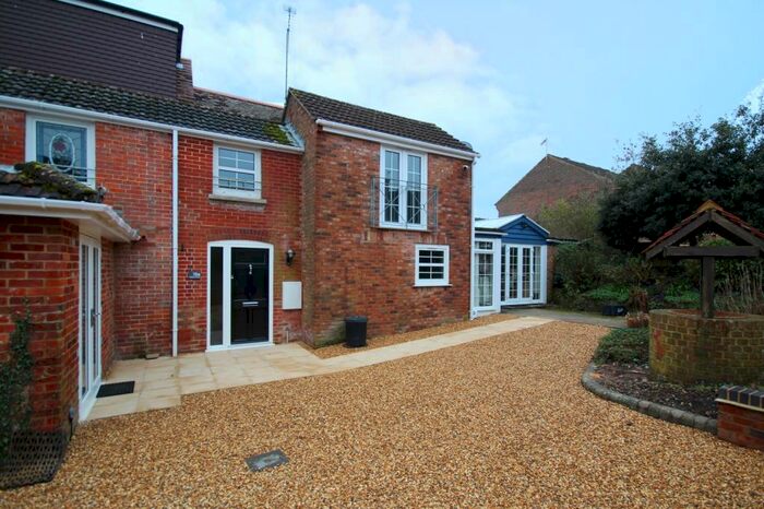 2 Bedroom Flat To Rent In Brookley Road, Brockenhurst, Hampshire, SO42