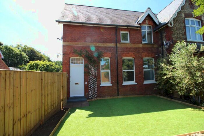 2 Bedroom Flat To Rent In St. Johns Road, Sevenoaks, TN13