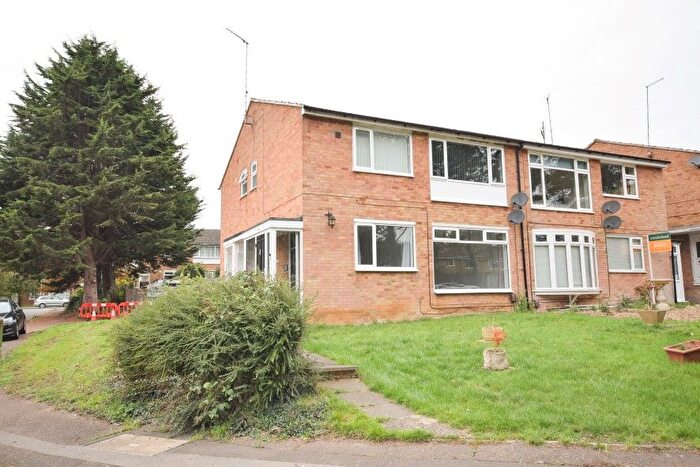 2 Bedroom Maisonette For Sale In Conifer Rise, Westone, Northampton, Northamptonshire, NN3