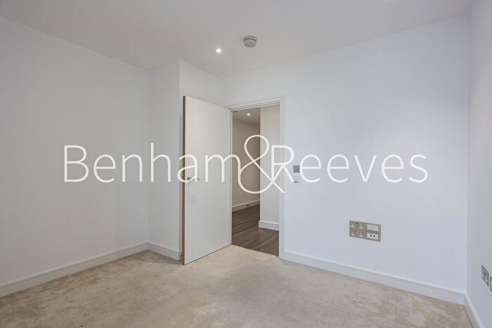 2 Bedroom Flat To Rent In Hebden Place, Nine Elms, SW8