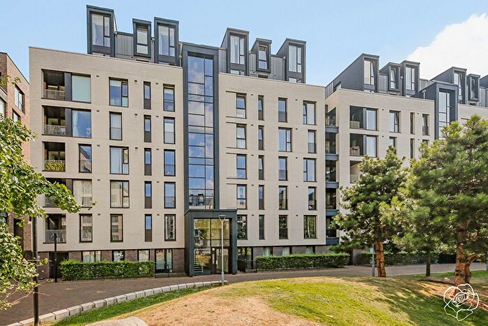 3 Bedroom Flat For Sale In Braithwaite House, Forrester Way, Stratford, E15