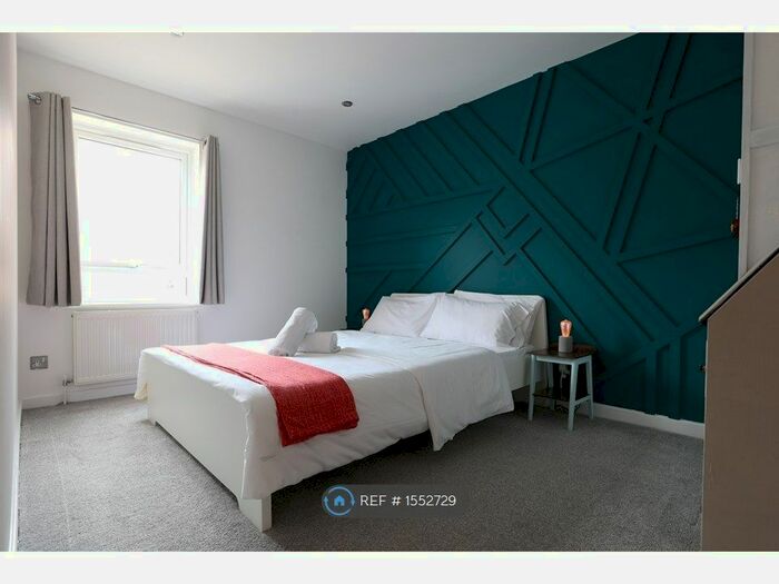 4 Bedroom Semi-Detached House To Rent In Wilding Walk, Cambridge, CB4