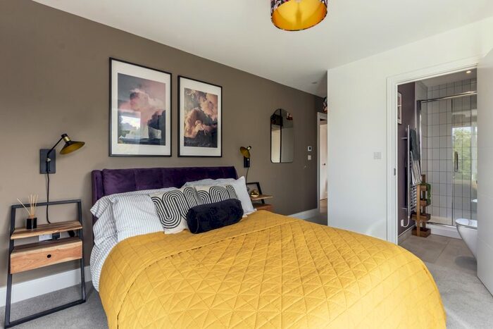 2 Bedroom Flat To Rent In Desborough Road, High Wycombe, HP11