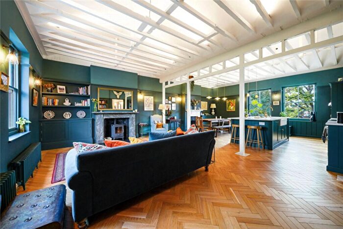 4 Bedroom Apartment To Rent In Cumberland House, Highbury Crescent, London, N5