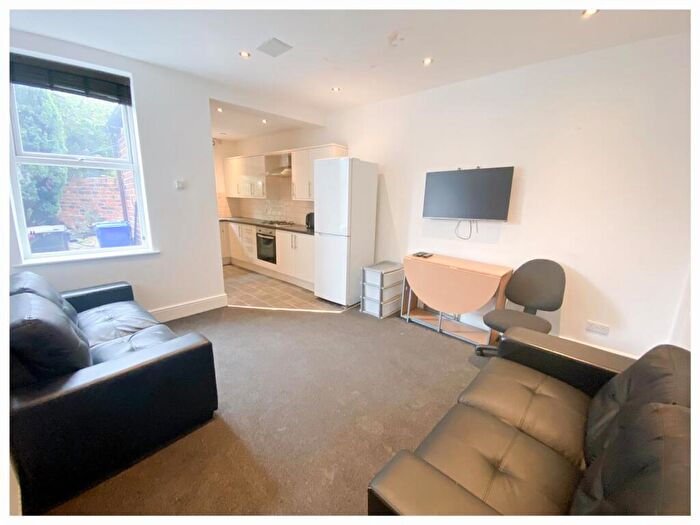 4 Bedroom Terraced House To Rent In Sharrow Lane (), S11