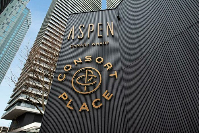 2 Bedroom Apartment To Rent In Aspen Tower, Marsh Wall, E14