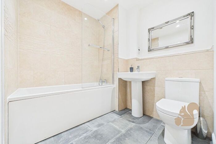 2 Bedroom Flat For Sale In Circular Road South, Colchester, CO2