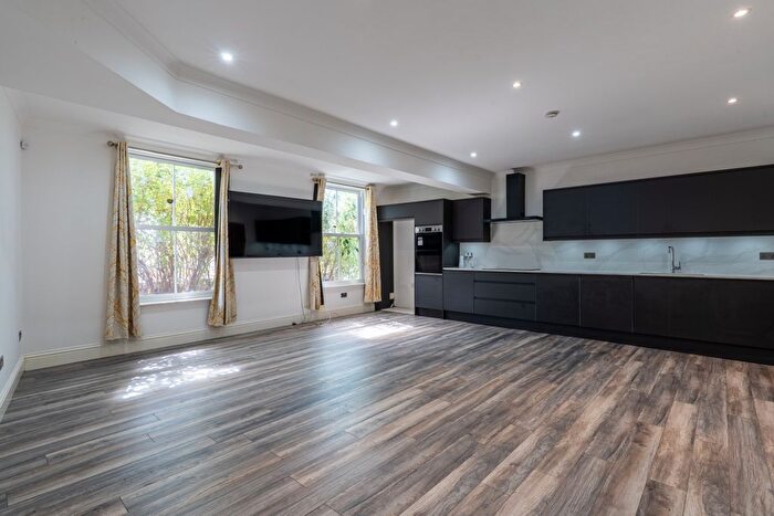 4 Bedroom Detached House For Sale In Kitchener Avenue, Gravesend, Kent, DA12