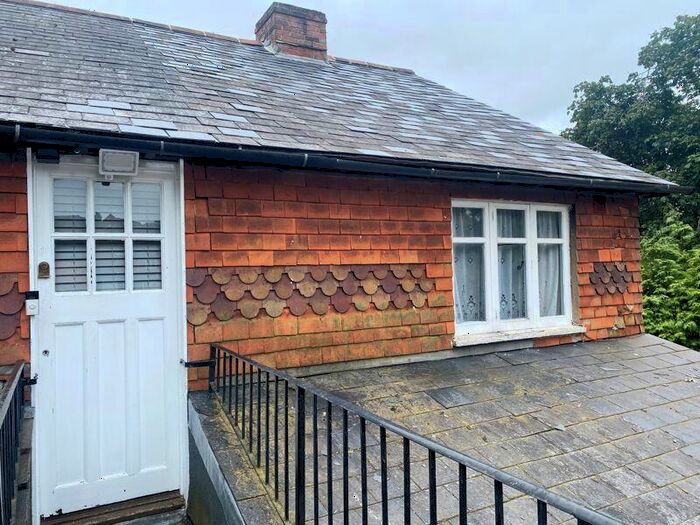 1 Bedroom Flat To Rent In Victoria Terrace, Grayshott, GU26