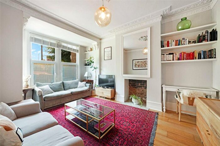 1 Bedroom Apartment For Sale In St. John's Way, London, N19