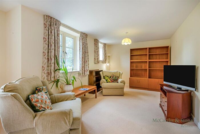1 Bedroom Flat For Sale In Lewsey Court, Mercer Way, Tetbury, GL8