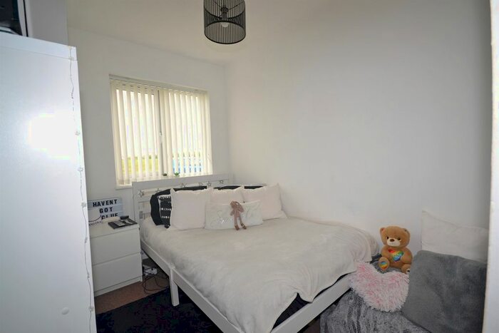 2 Bedroom Flat For Sale In Kingsway, Selsey, West Sussex, PO20
