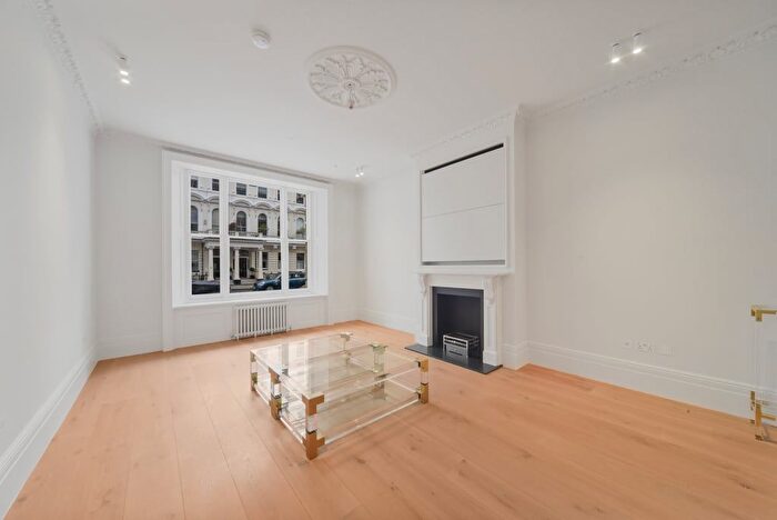 2 Bedroom Flat To Rent In Queen's Gate Terrace, London, SW7