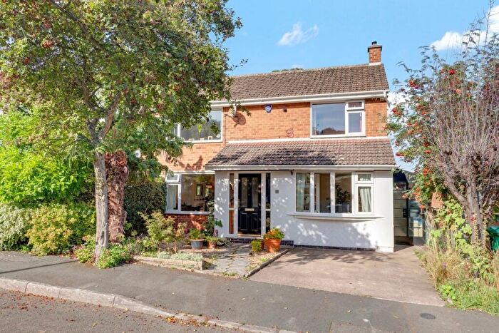4 Bedroom Semi Detached House For Sale In Penarth Rise, Nottingham, NG5