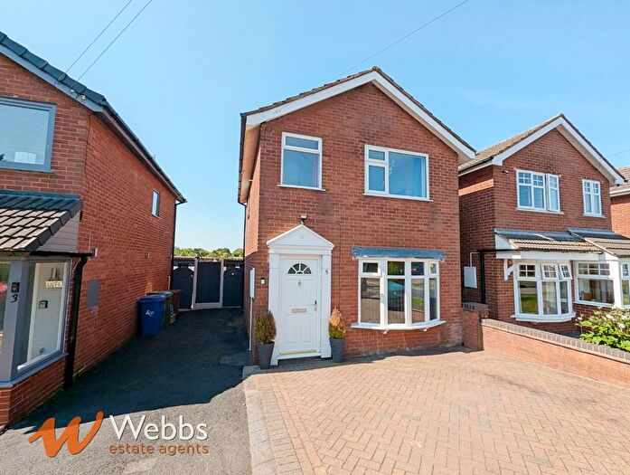 3 Bedroom Detached House To Rent In Wallace Close, Norton Canes, Cannock, WS11