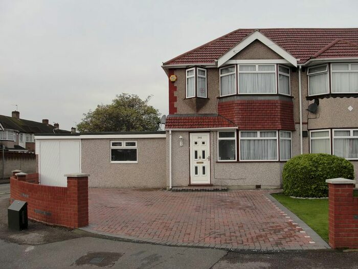 4 Bedroom End Of Terrace House To Rent In High Street, Harlington, Hayes, UB3