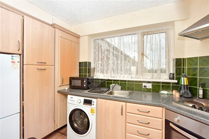 2 Bedroom Flat For Sale In London Road, Sittingbourne, Kent, ME10