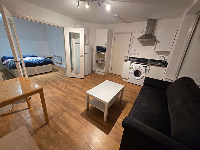 1 Bedroom Flat To Rent In Hendon Way, London, NW2