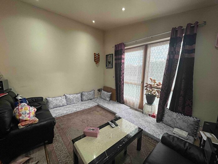 2 Bedroom Flat To Rent In - High Street, Harlington, Middlesex, UB3
