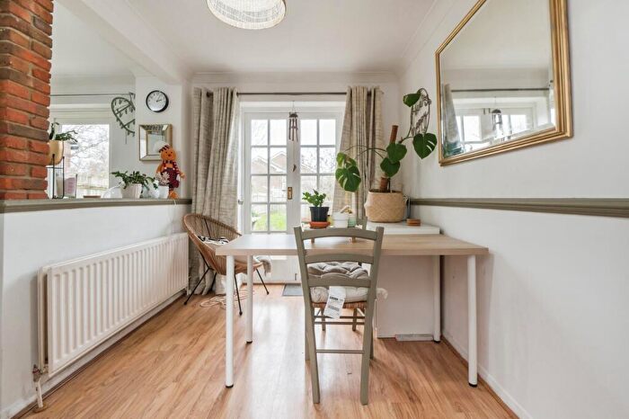 3 Bedroom Terraced House For Sale In Mead Close, Romsey, SO51