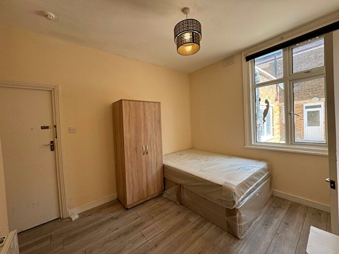 1 Bedroom Studio To Rent In Hanworth Road, Hounslow, TW3
