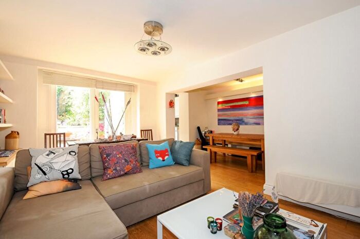 1 Bedroom Flat To Rent In Elgin Crescent, Notting Hill, W11