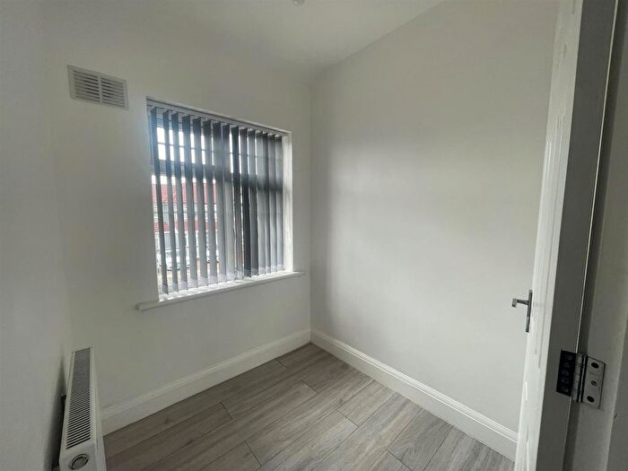 4 Bedroom Terraced House To Rent In Ascot Gardens, Southall, UB1