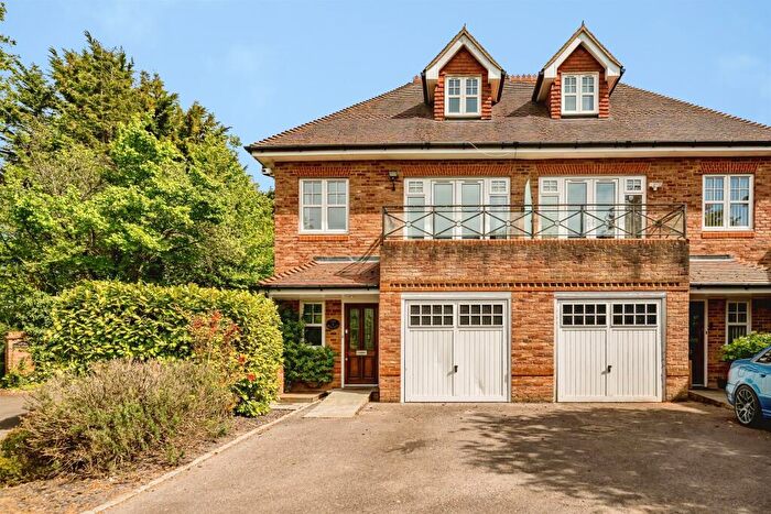3 Bedroom Semi-Detached House For Sale In Dorney Wood Road, Burnham, Slough, SL1