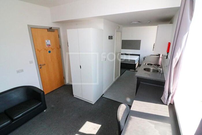 Flat To Rent In Campus House, Bradford, BD7